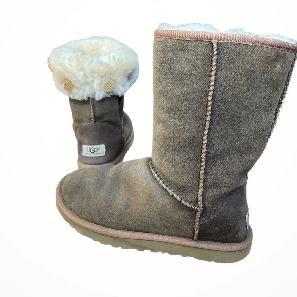 UGG Brown Boots Sz 7 with Buttons for Shearling Knit Cuffs (Cuffs Missing)
